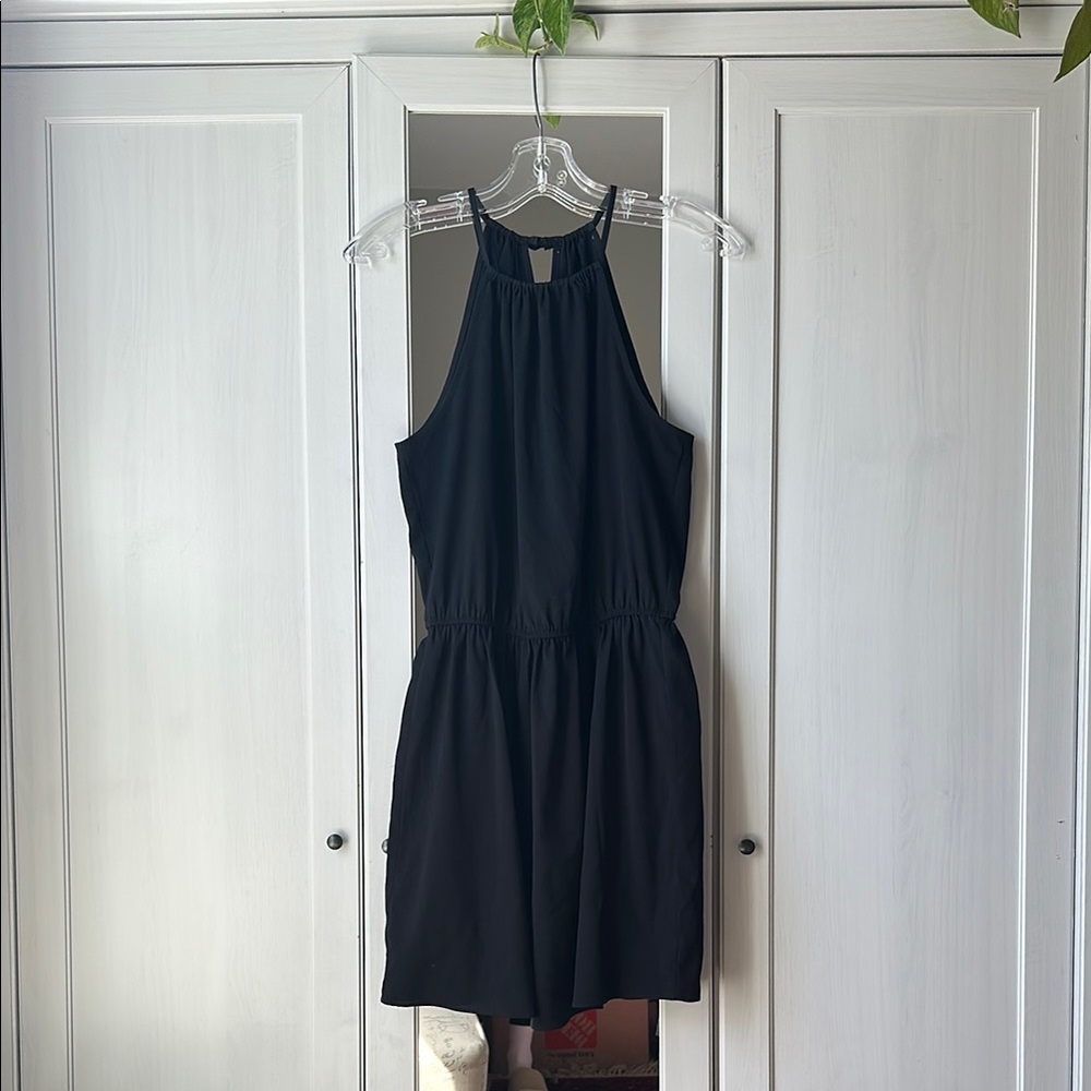 Black sleeveless dress